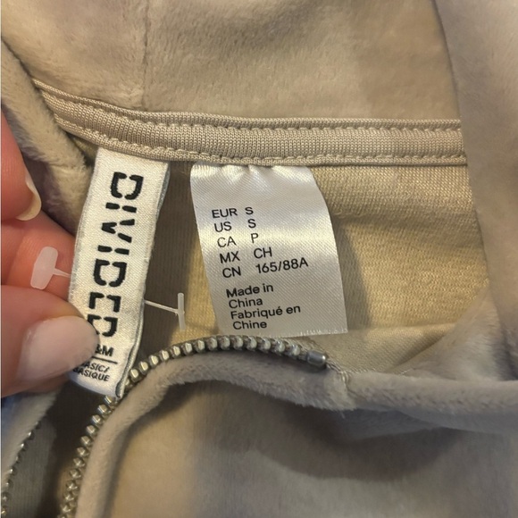 Divided H&M plush cropped hoodie in size Small Cream Hooded Zip-Up sweatshirt - Picture 2 of 3